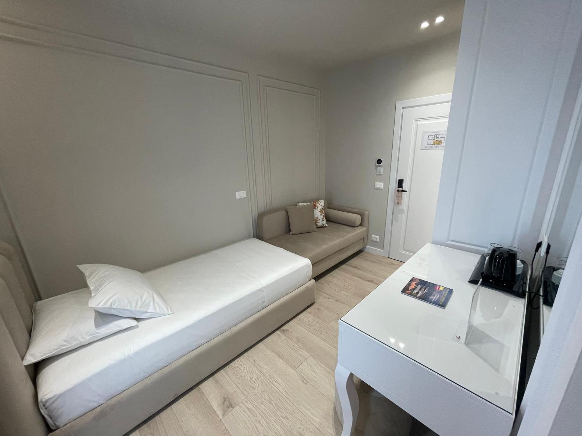 Seaside Hotel Влёра Экстерьер фото