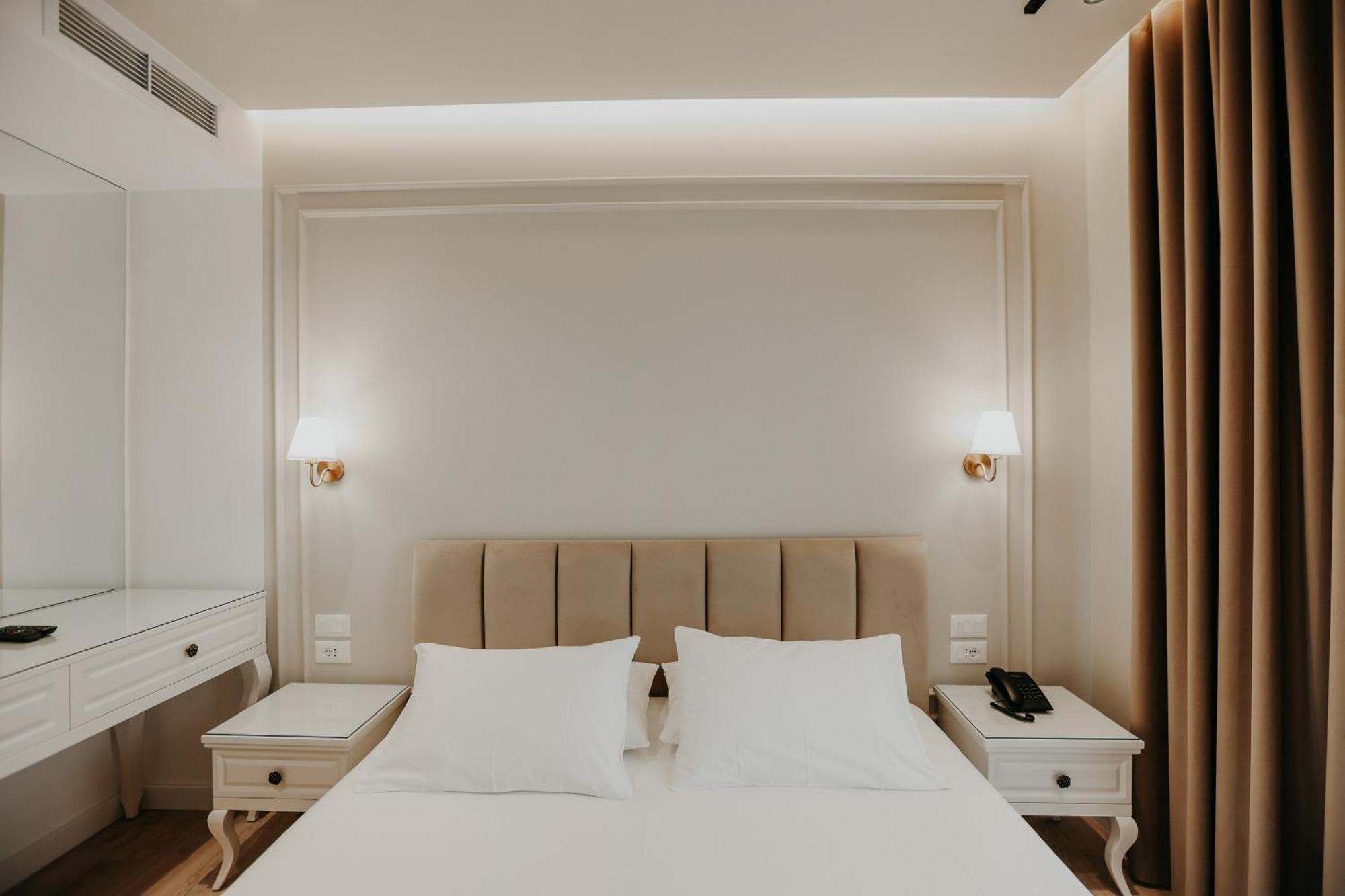 Seaside Hotel Влёра Экстерьер фото