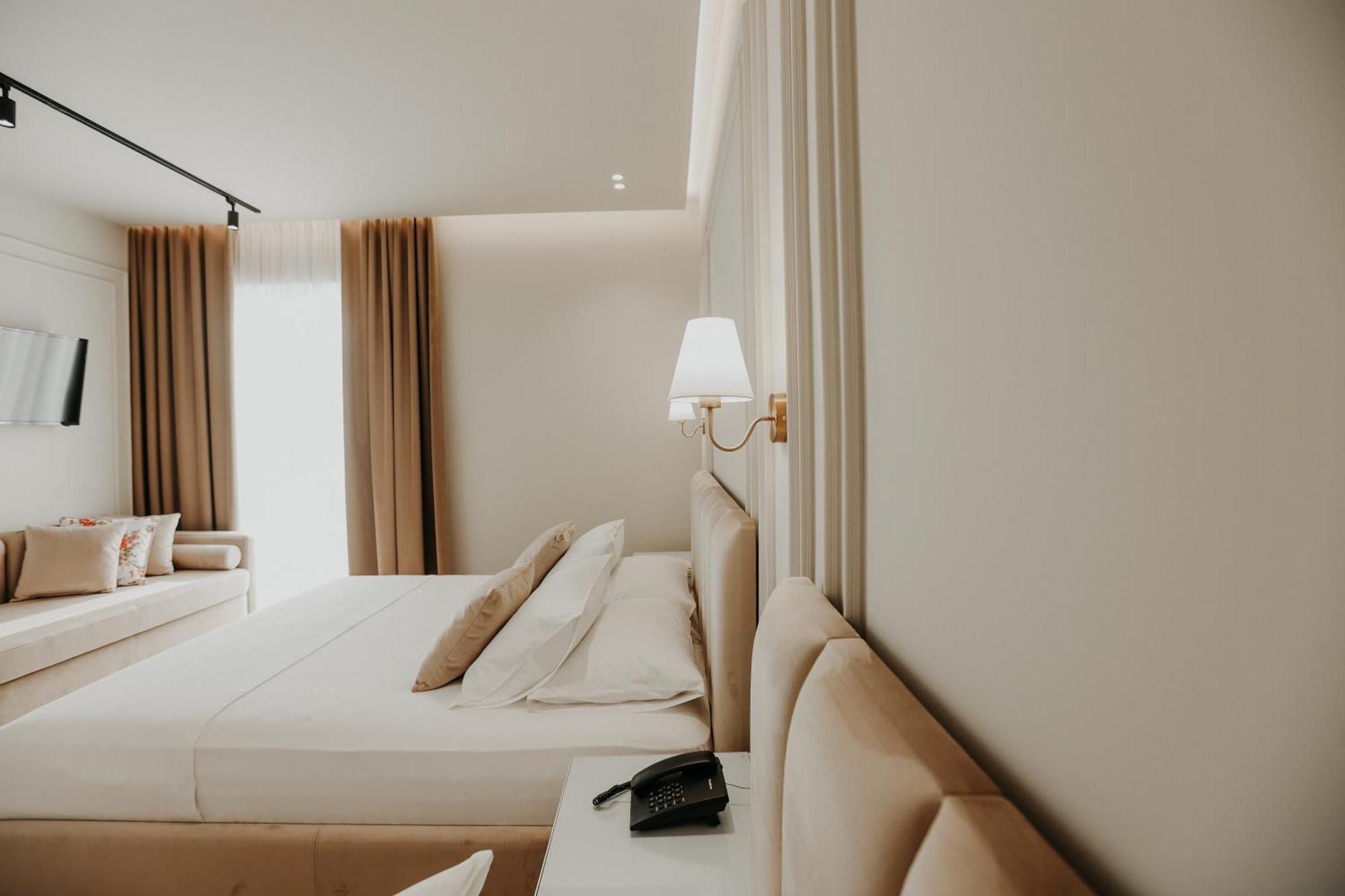 Seaside Hotel Влёра Экстерьер фото