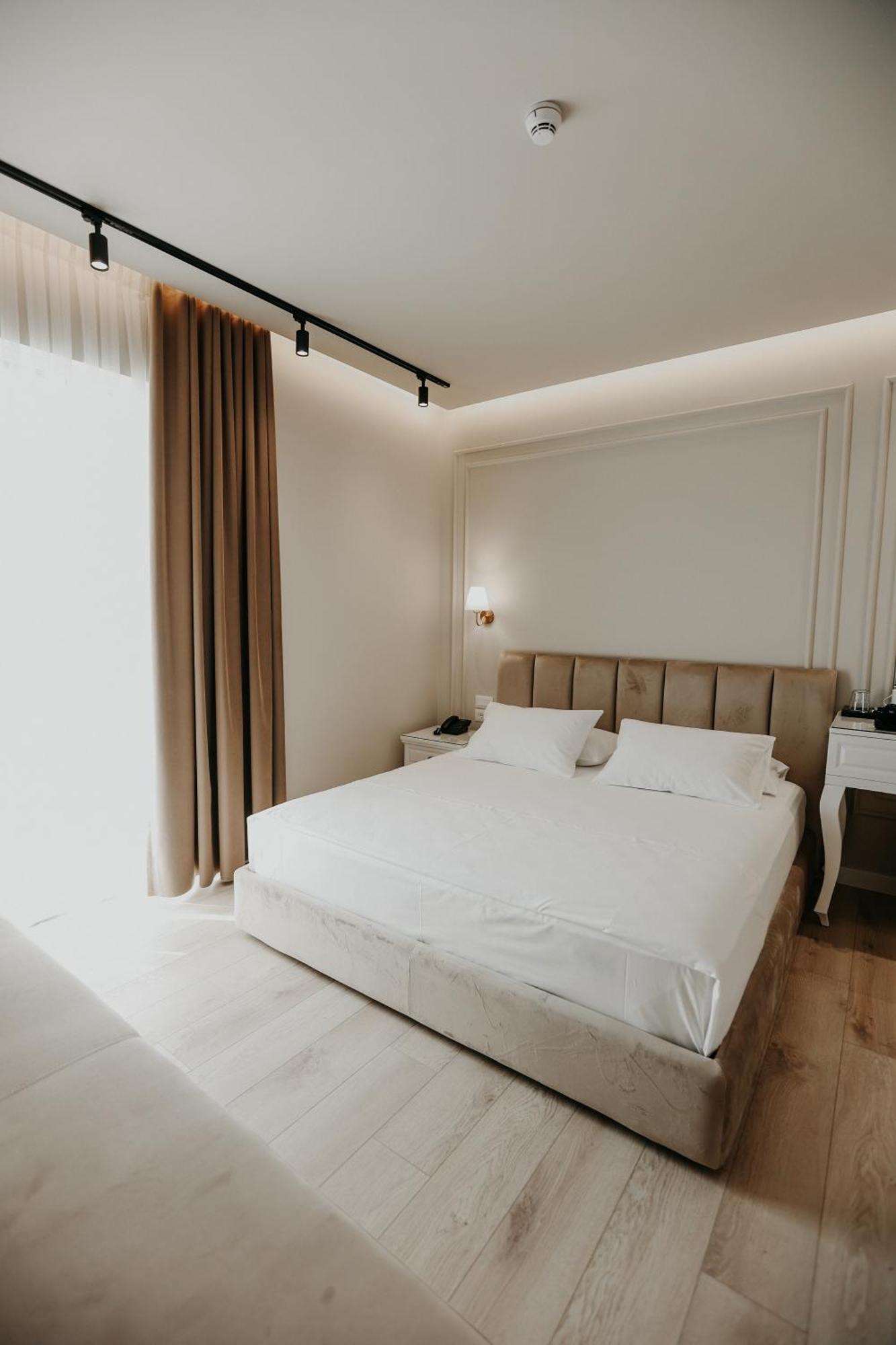 Seaside Hotel Влёра Экстерьер фото